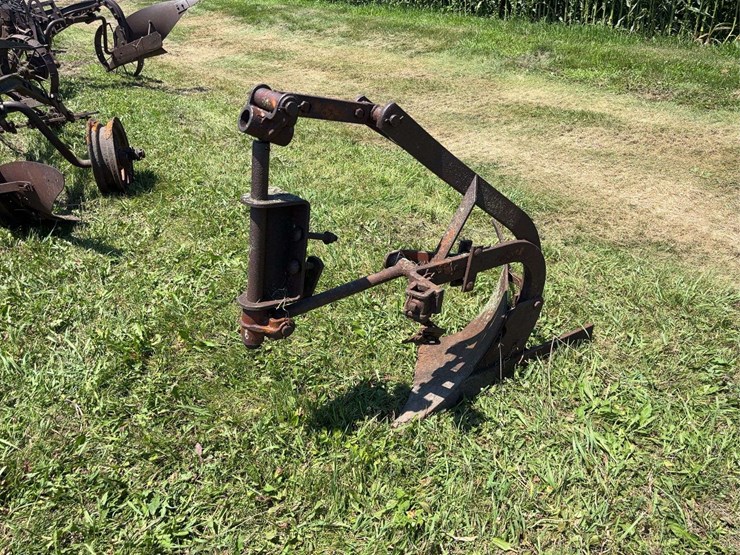 allis-chalmers-14”-one-bottom-moldboard-plow-image-7