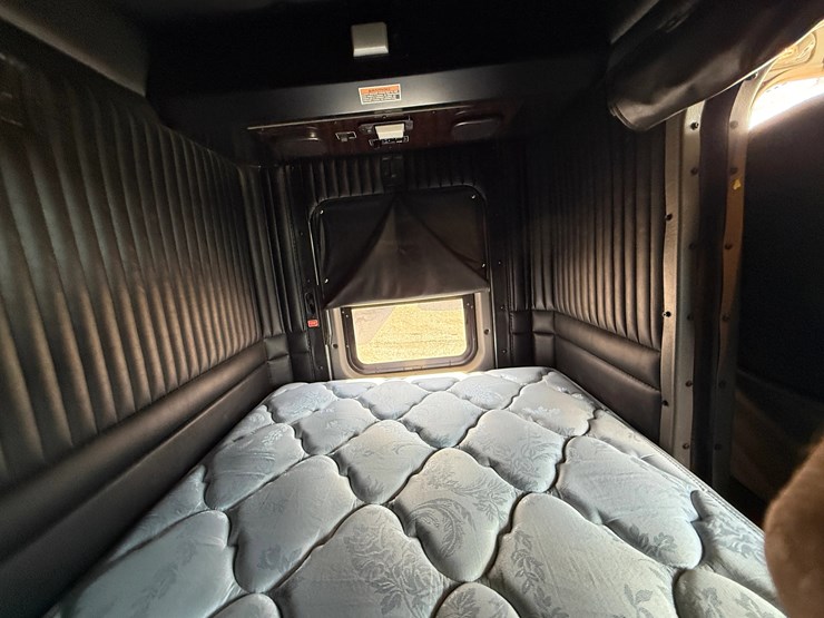2019-kenworth-t800-image-19