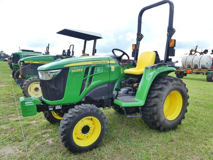2021-john-deere-3025e-image-2