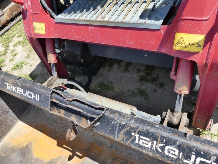 2019-takeuchi-tl8-image-11
