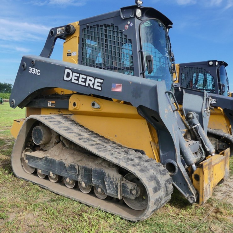2017 DEERE 331G