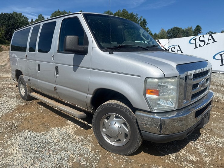 2010-ford-e350-image-7