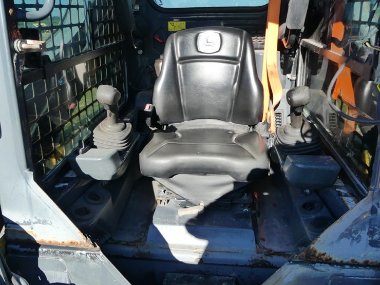 2016-deere-317g-image-14