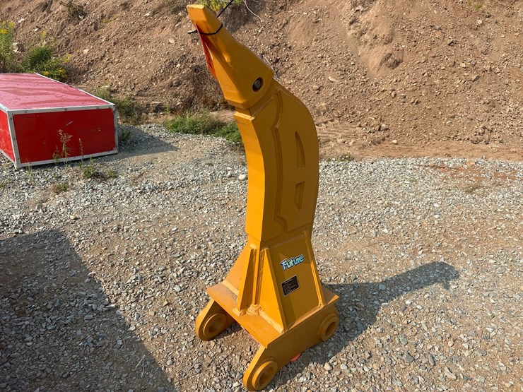 caterpillar-320-image-4