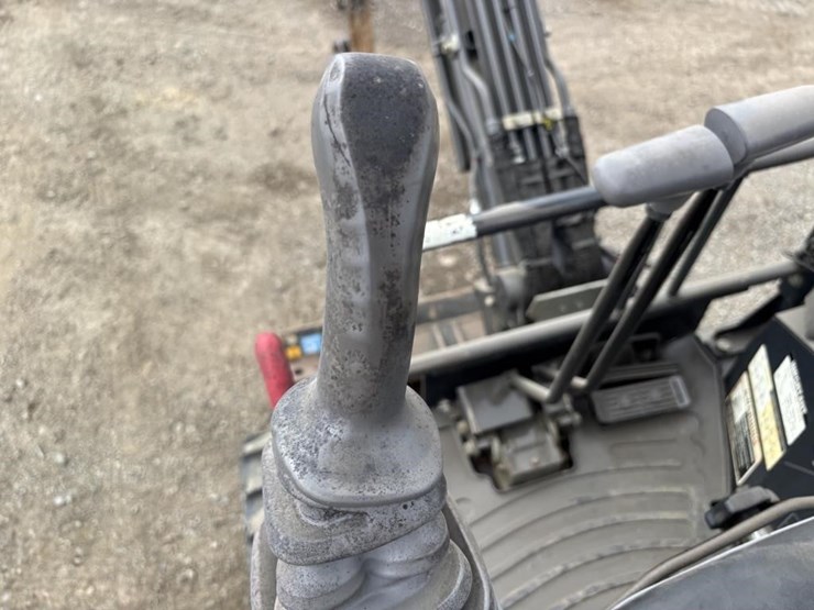 2016-deere-17g-image-29
