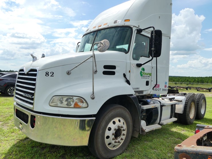 2012-mack-cxu613-image-2