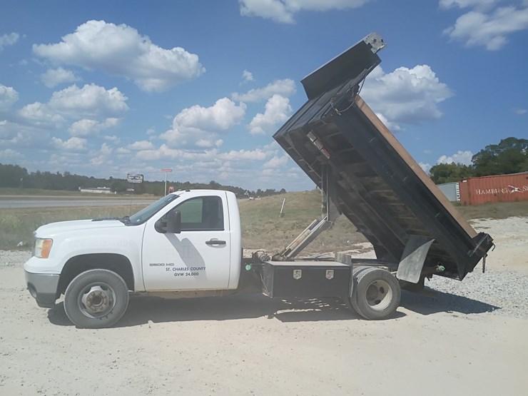 2013-gmc-sierra-3500-image-21