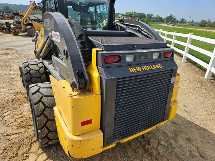 new-holland-l334-image-12