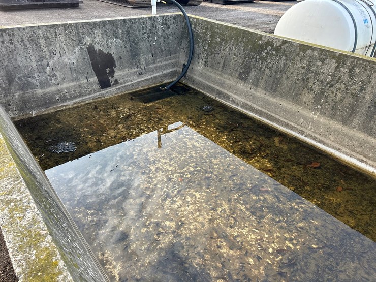 #2776-•-approx-86"w-x-164"l-concrete-basin-image-5