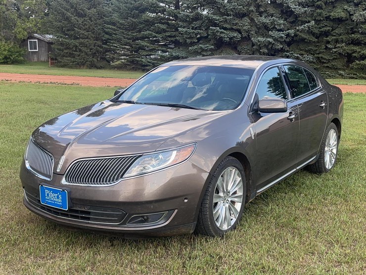 2015-lincoln-mks-sedan-image-1