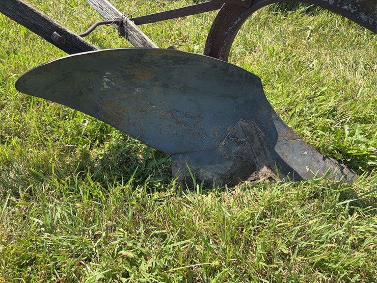 14”-walking-plow-image-8