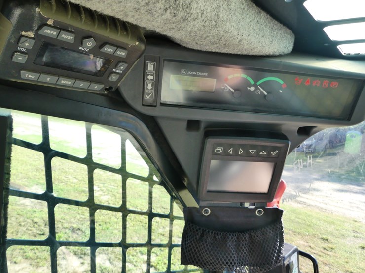2021-deere-333g-image-17