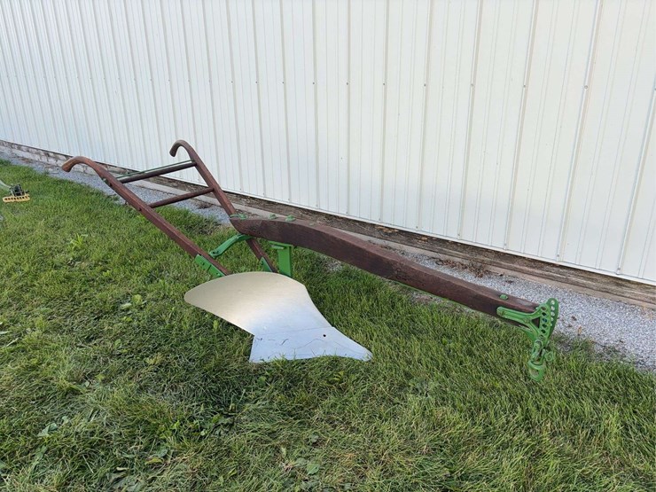 john-deere-16-image-1