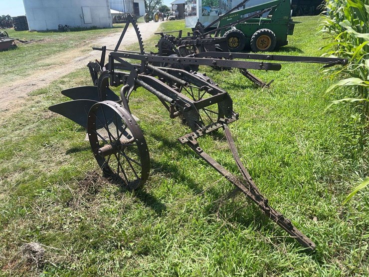 allis-chalmers-14”-two-bottom-pull-type-moldboard-plow-image-1