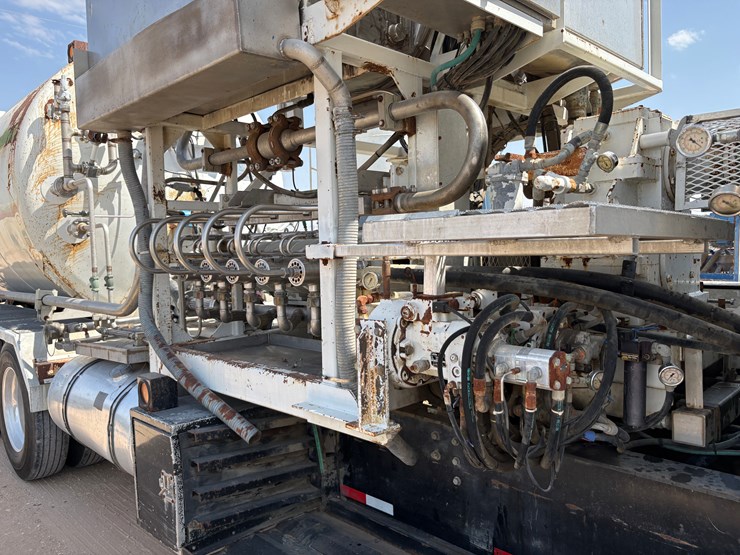 2005-cummins-qst30-image-4