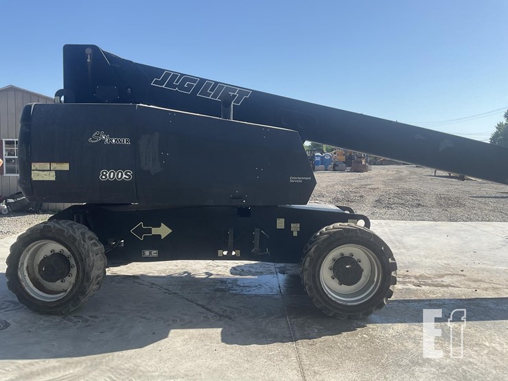 2013-jlg-800s-image-5