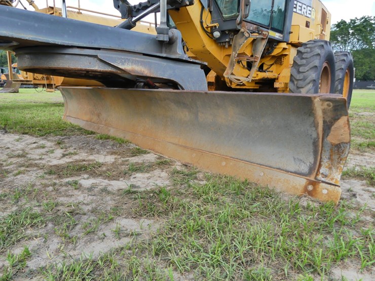 2005-deere-670d-image-8