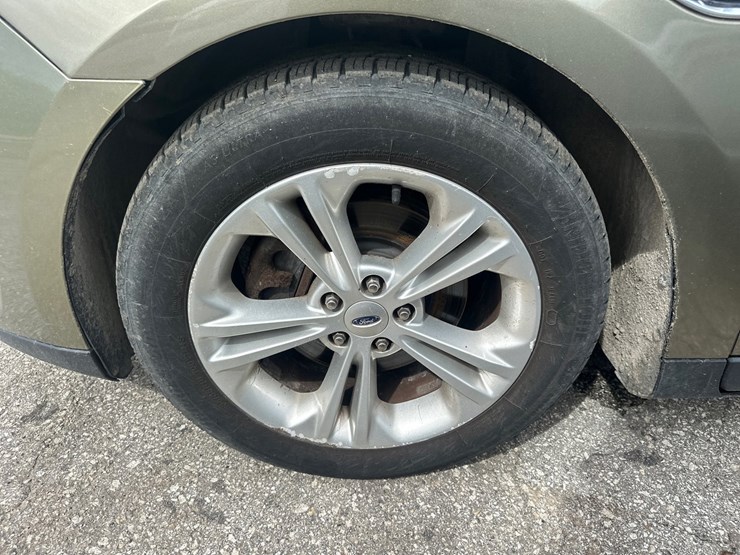 #2644-•-2013-ford-taurus-sedan-image-47