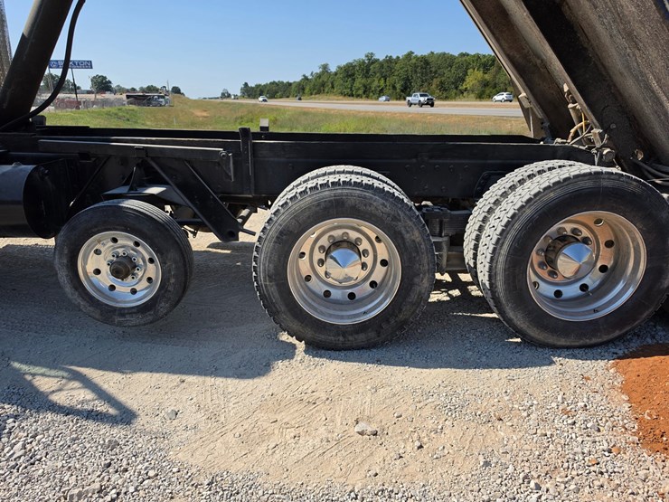 1985-peterbilt-359-image-36