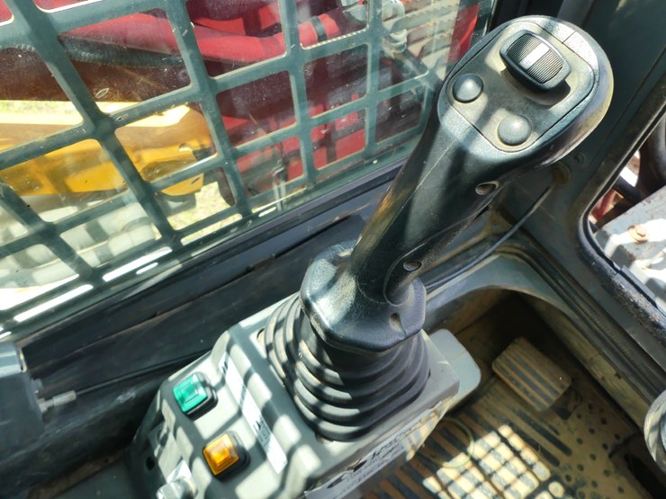 2015-takeuchi-tl8-image-16