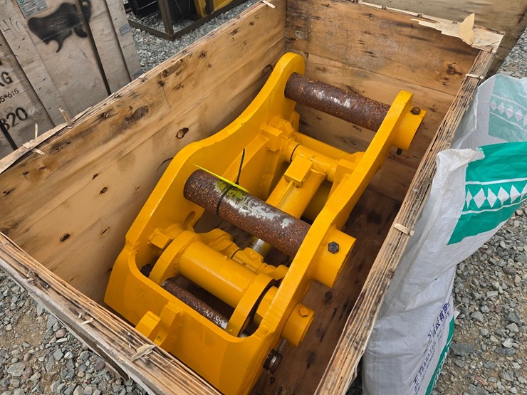 caterpillar-320-image-1