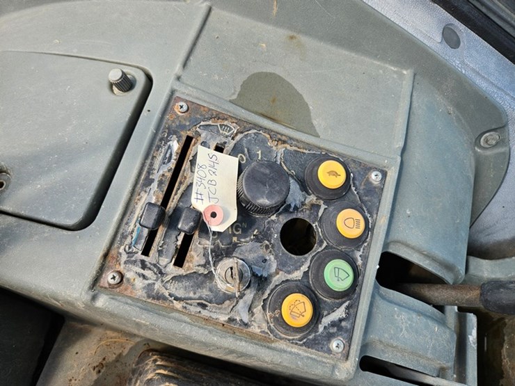 jcb-214s-image-37