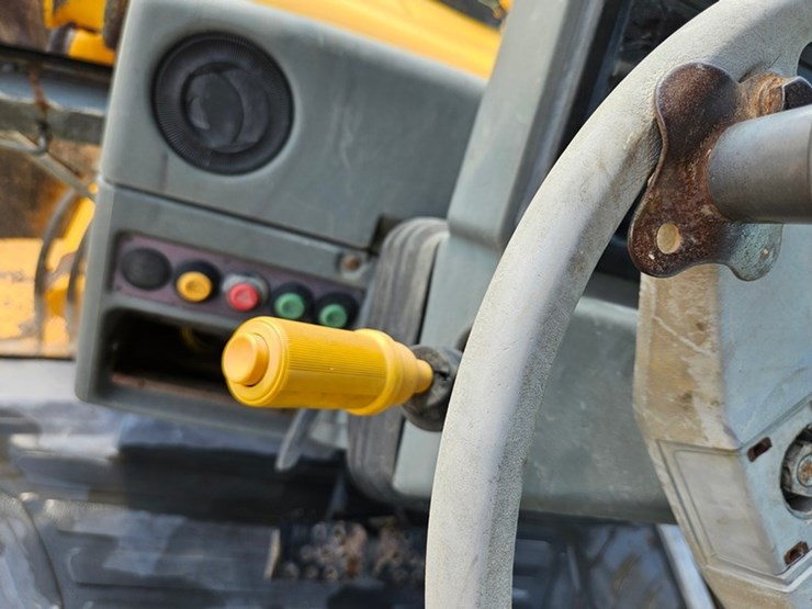 jcb-214s-image-30