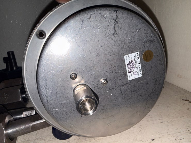 lot-w/-contents-of-gauge-room-including-(50+)-(unused)-in-act-&-non-api-up-to-11”-thread-gauge-&-metal-lockers-image-18