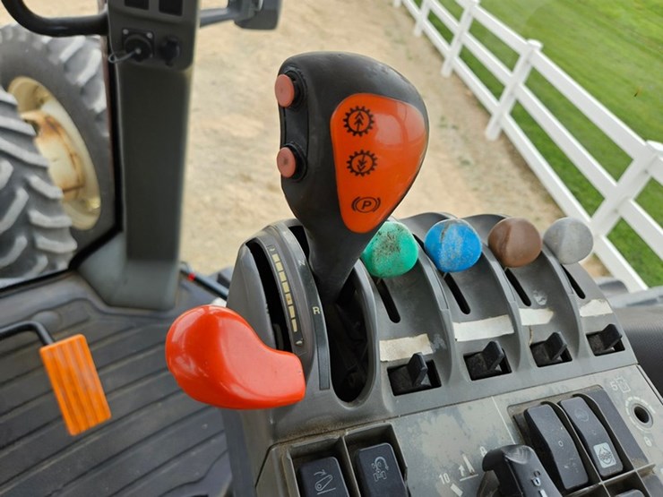 new-holland-tg285-image-32
