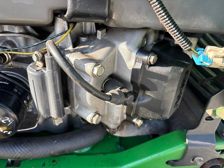 john-deere-345-image-27