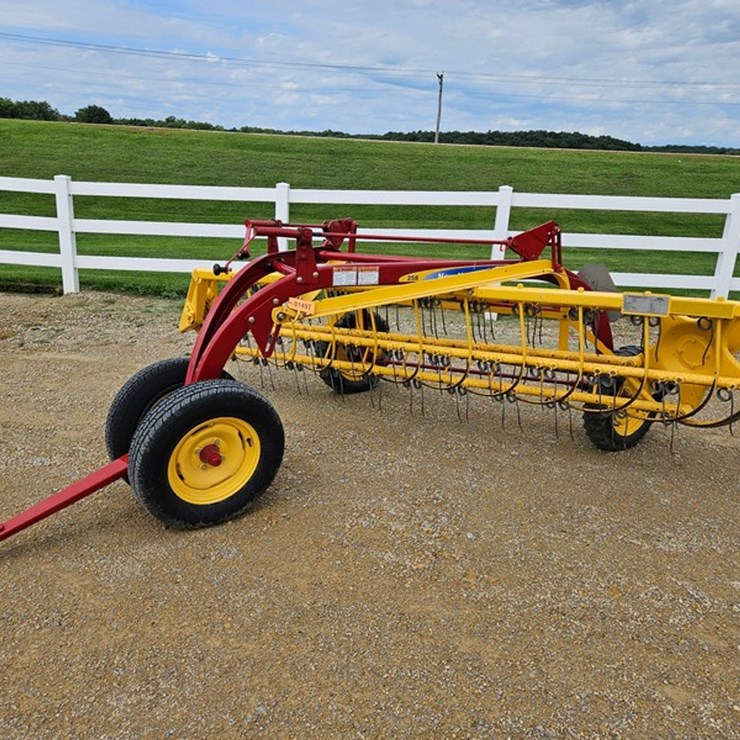 NEW HOLLAND 258