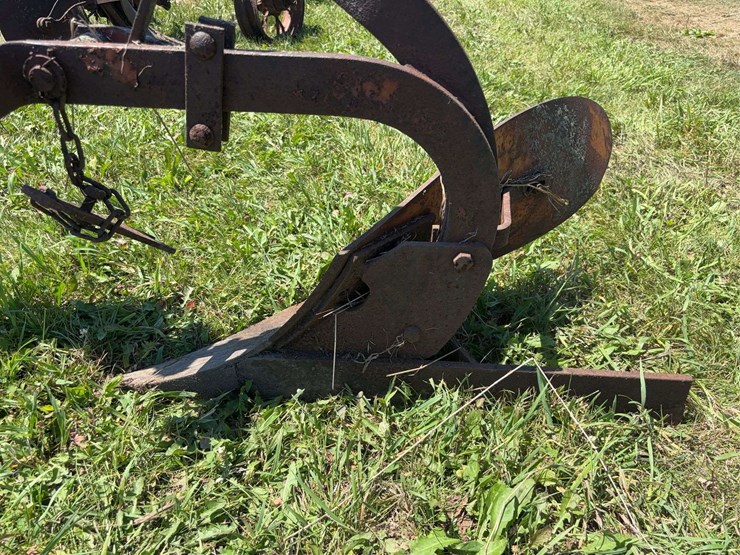 allis-chalmers-14”-one-bottom-moldboard-plow-image-11