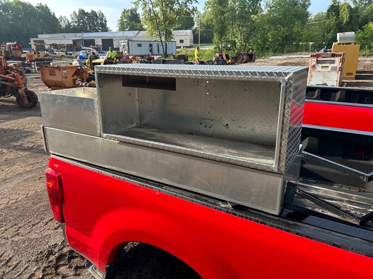 #2789-•-ford-8'-truck-bed-w/-toolboxes-and-headache-rack-image-10