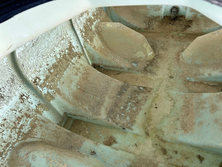 #2772-•-approx-1625-gallon-poly-tank-image-9