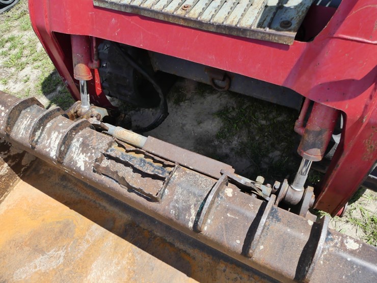 2015-takeuchi-tl8-image-12