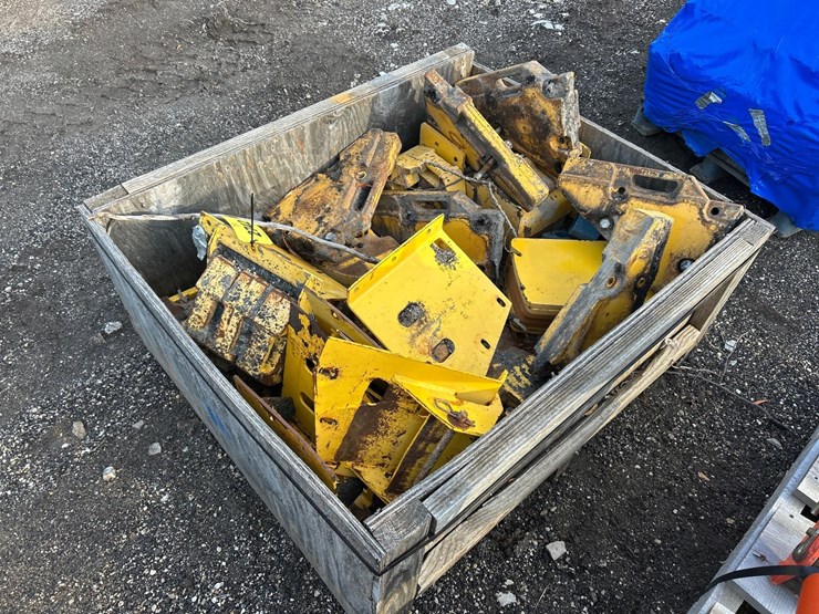 #2742-•-tote-of-misc.-equipment-counterweights-image-3