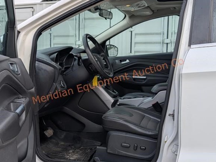 2015-ford-escape-se-image-10