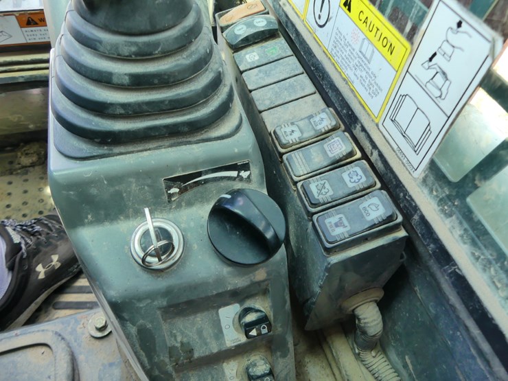 2019-takeuchi-tl8-image-15