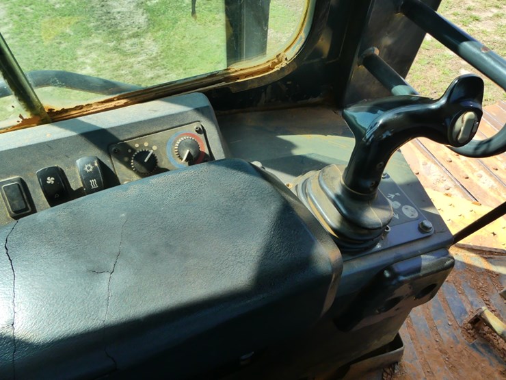 2018-deere-700k-lgp-image-18