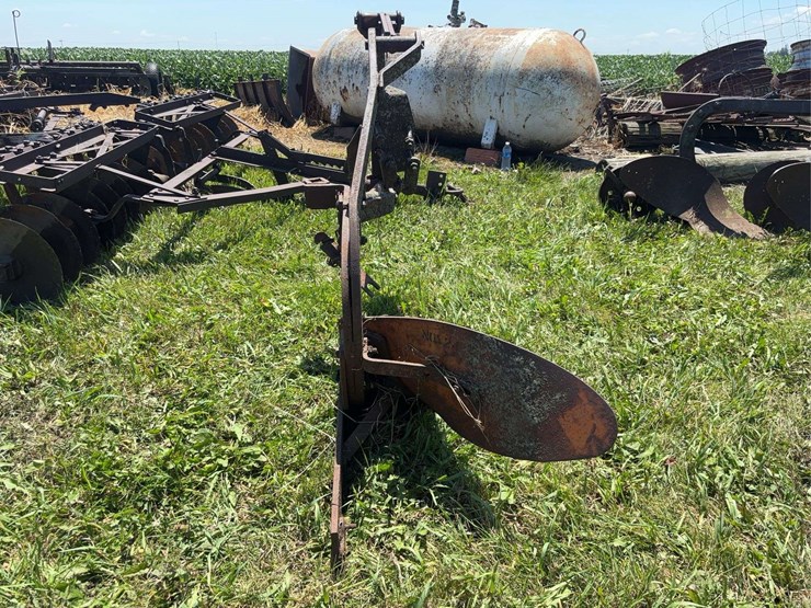 allis-chalmers-14”-one-bottom-moldboard-plow-image-4