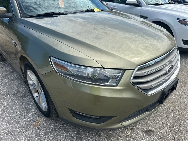 #2644-•-2013-ford-taurus-sedan-image-20