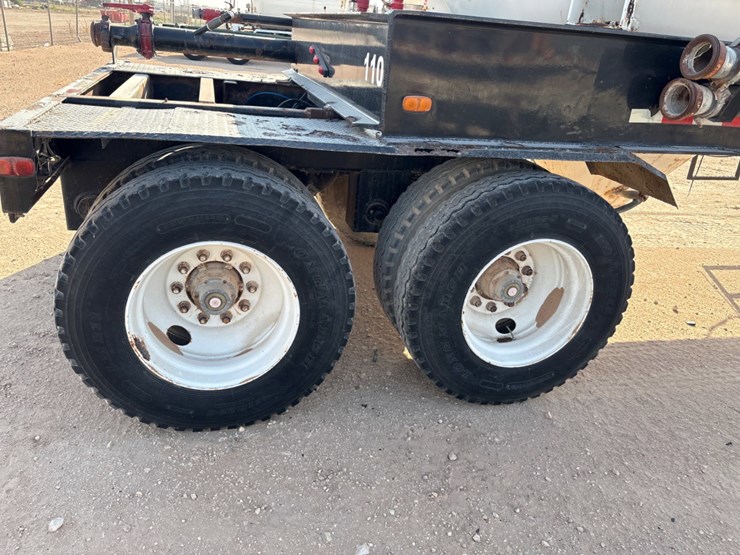 shopbuilt-t/a-2-pod-dry-bulk-transport-trailer-image-6