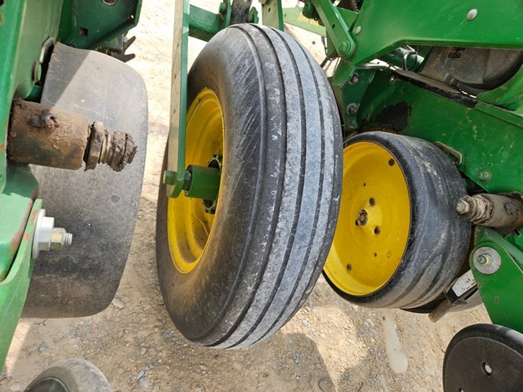 john-deere-7200-image-52