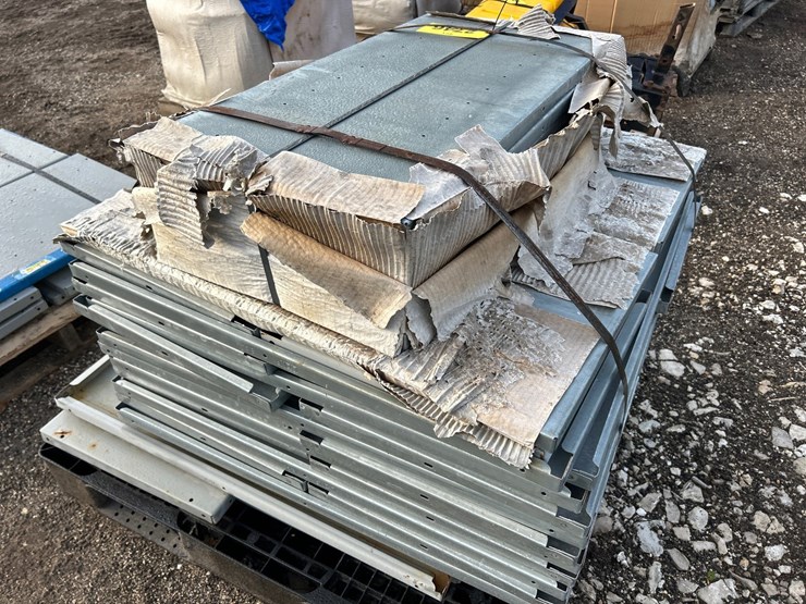 #2746-•-pallet-of-approx-18"x36"-metal-shelves-image-7