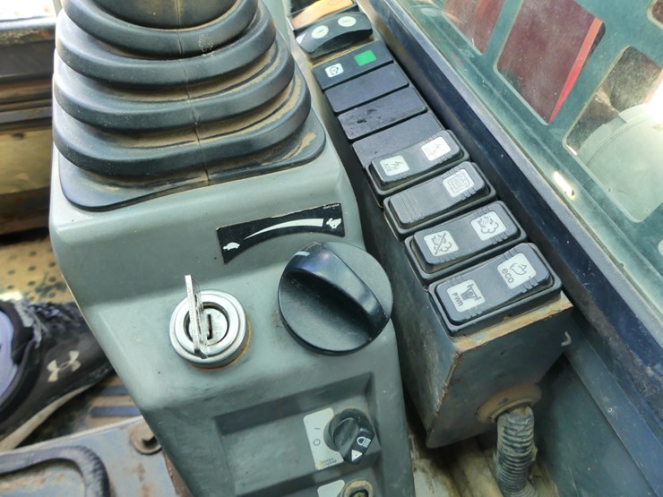 2015-takeuchi-tl8-image-18