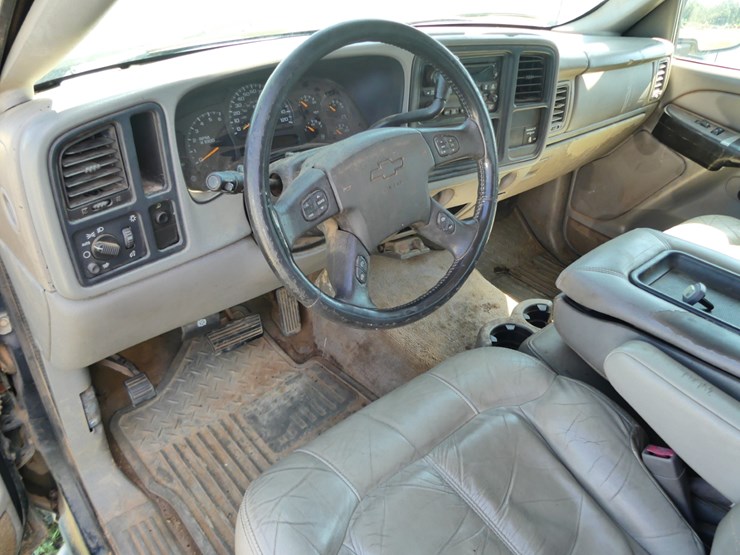 2004-chevrolet-2500hd-image-11