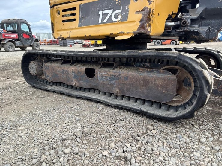2016-deere-17g-image-23