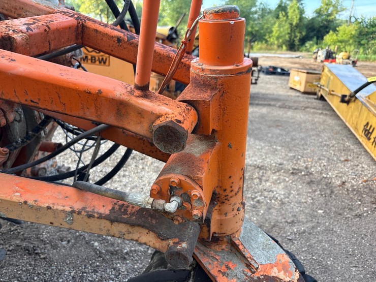 #2718-•-mbw-cg100-curb-machine-image-6