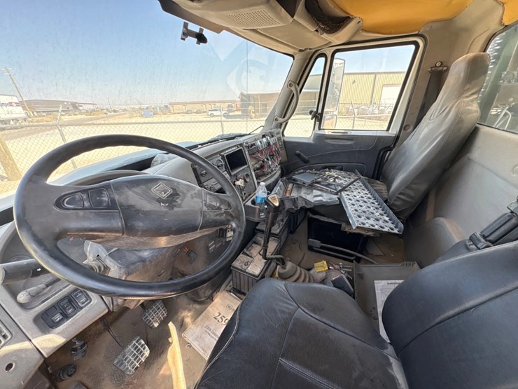 2009-international-durastar-4400-image-3