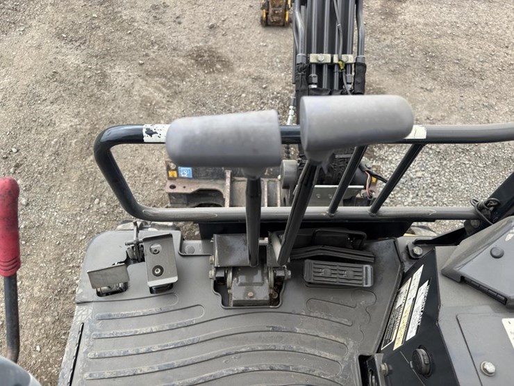 2016-deere-17g-image-28